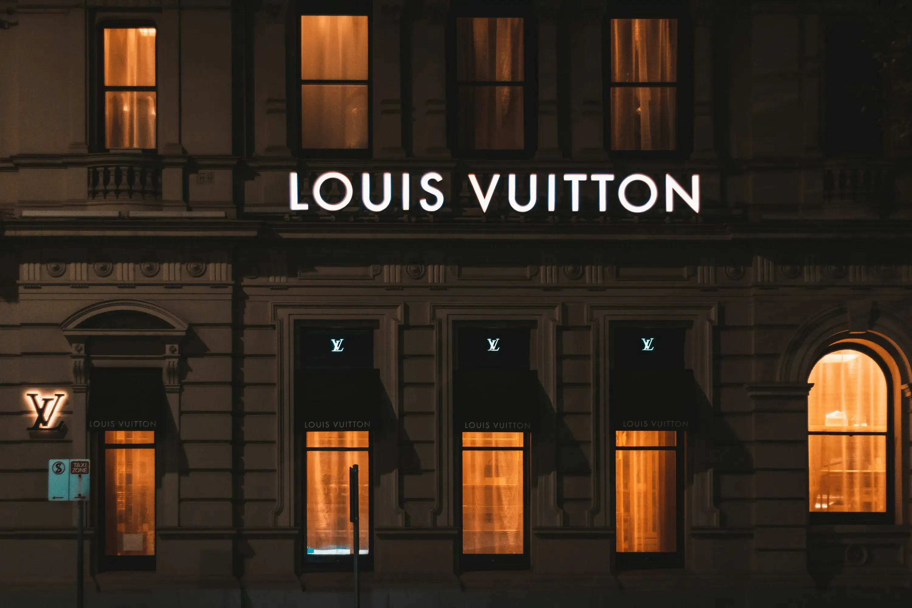 Background Louis Vuitton